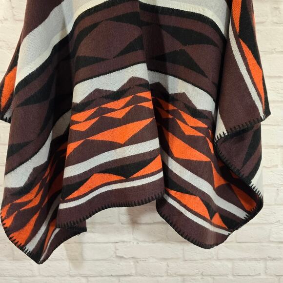 M Old Navy Womens Southwest Aztec Cozy Poncho Shawl Brown Orange Blanket Western - Picture 7 of 9